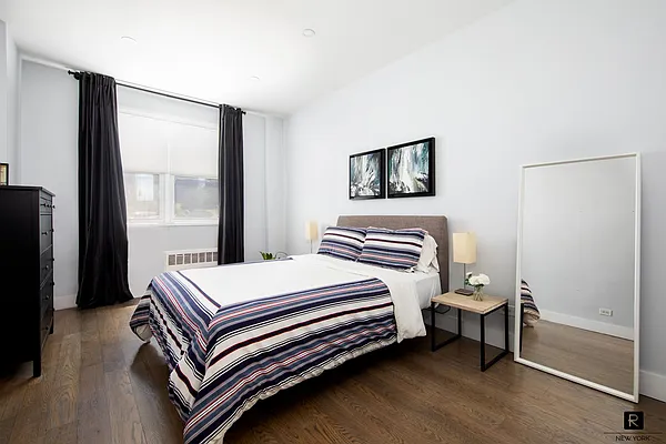 Sold by R New York | media 4
