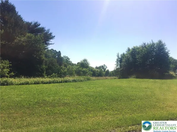 7 Robert Henry Cir, Lehighton, PA 18235