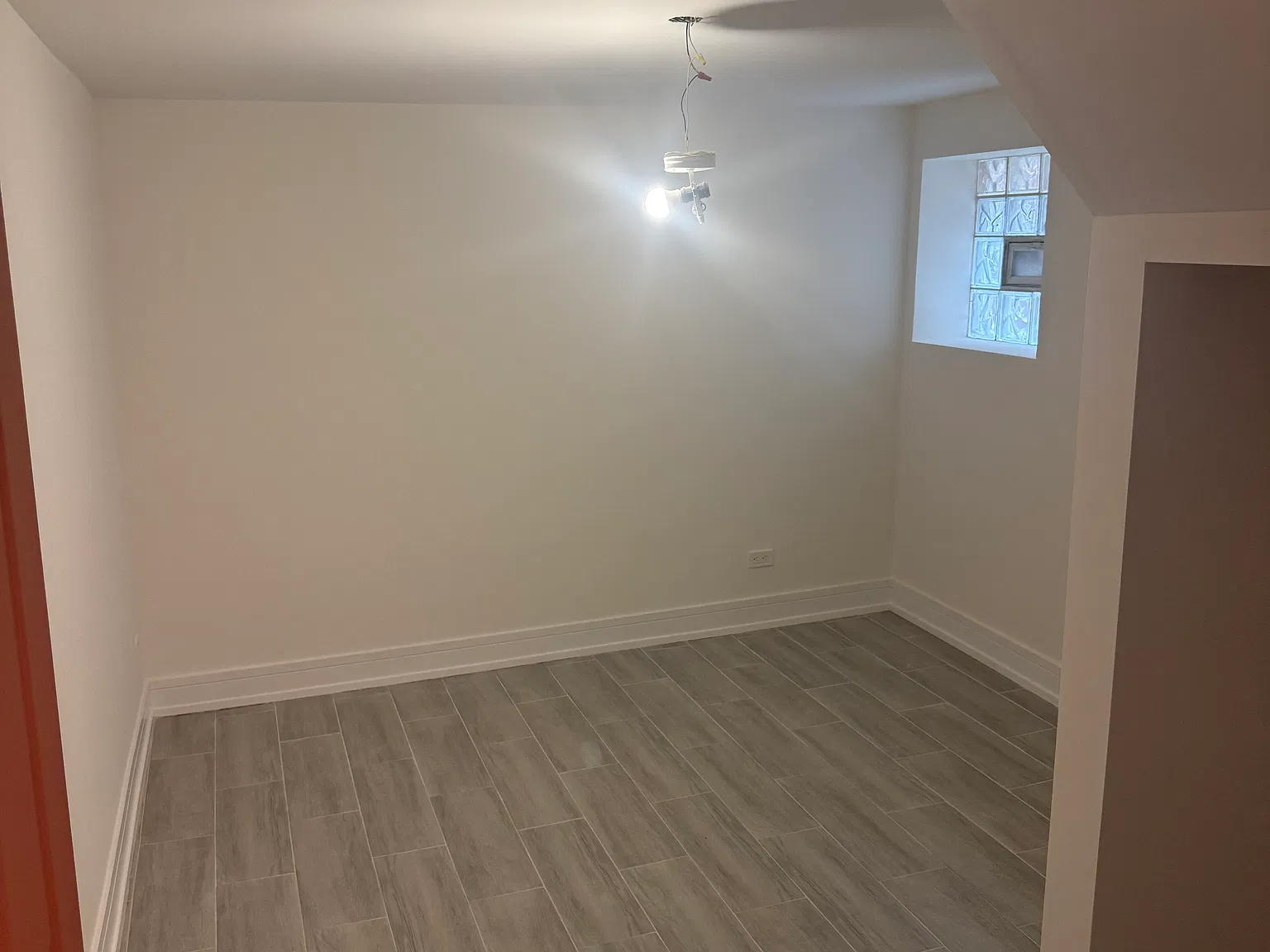 2 bed, 900 sqft, $1,900 — Photo 2