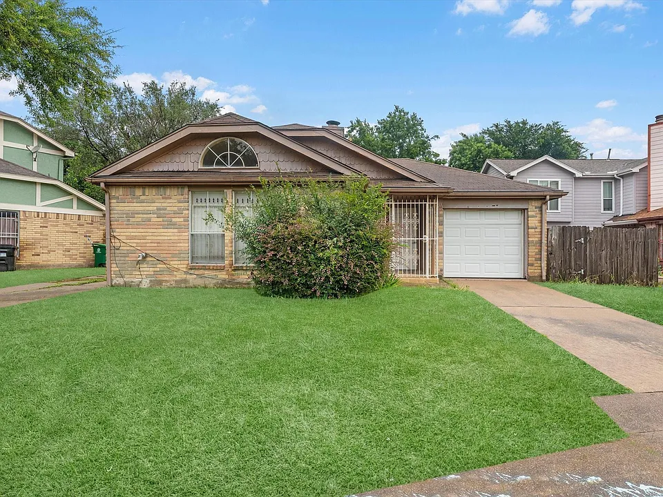 6338 Southwood Ct N