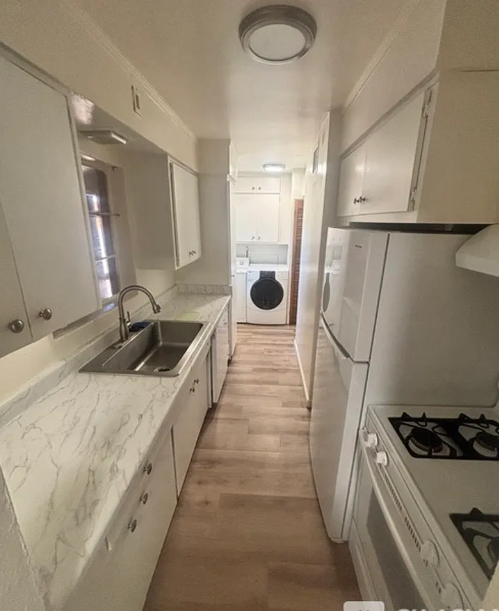3 bed, 1000 sqft, $1,500 — Photo 2