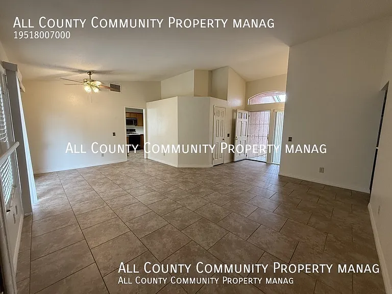 2277 Oak Ave — Photo 4
