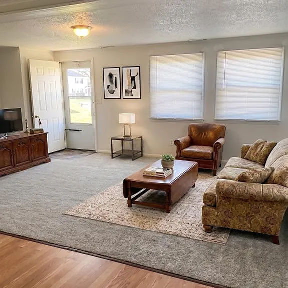 710 Briar Mnr — Photo 2