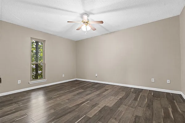 Building Photo - 7107 Holly Hill Dr #209