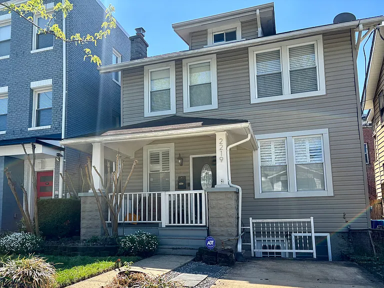 2219 Kearny St NE — Photo 2