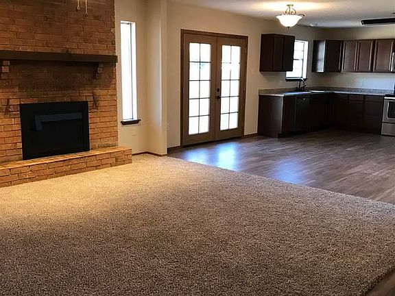 4th image of 1609 S Avenue B