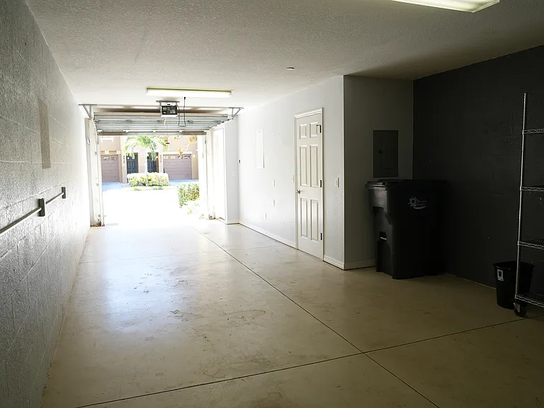 2-car tandem garage