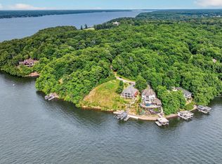 551 Wilson Lake Dr, Muscle Shoals, AL 35661