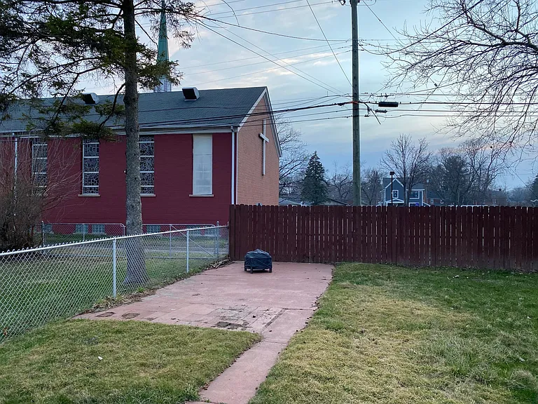 825 N Edison Ave — Photo 6