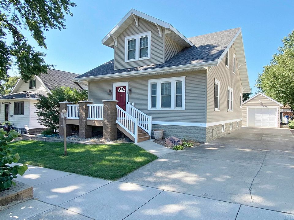 1st image of 715 1st St SE