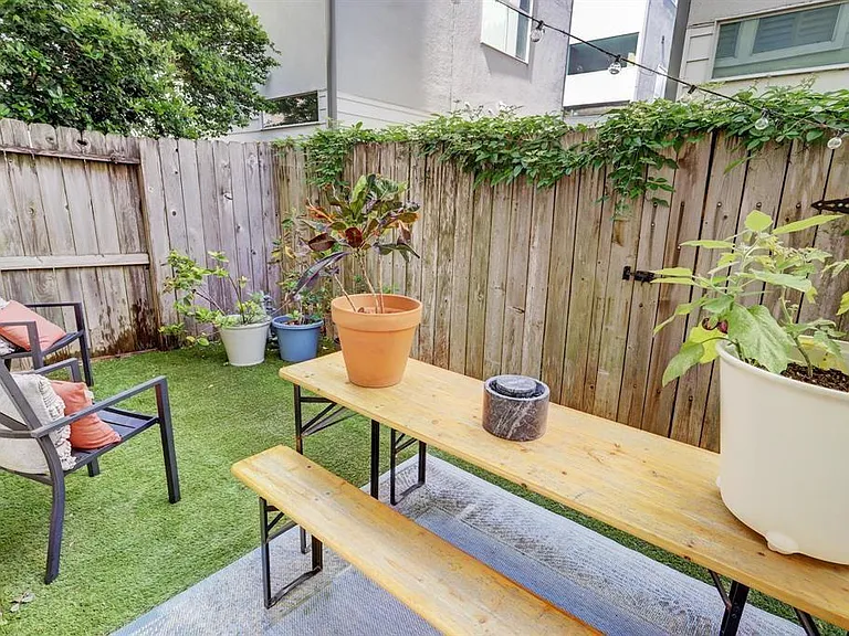 1237 W 17th St — Photo 27
