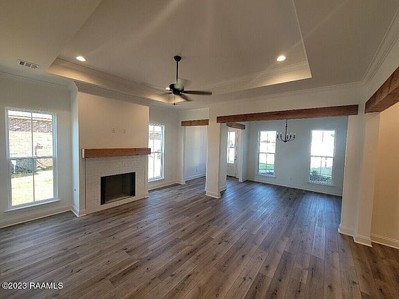 3rd image of 102 Valsain Ct