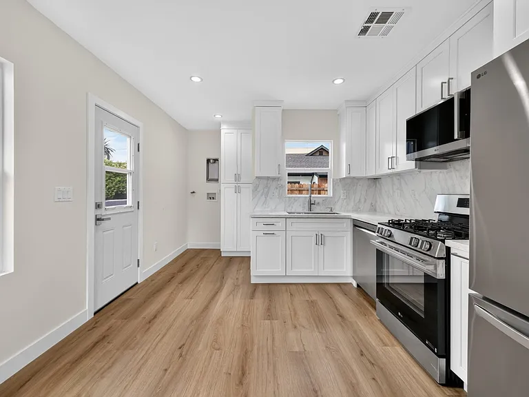 2325 N Naomi St — Photo 17