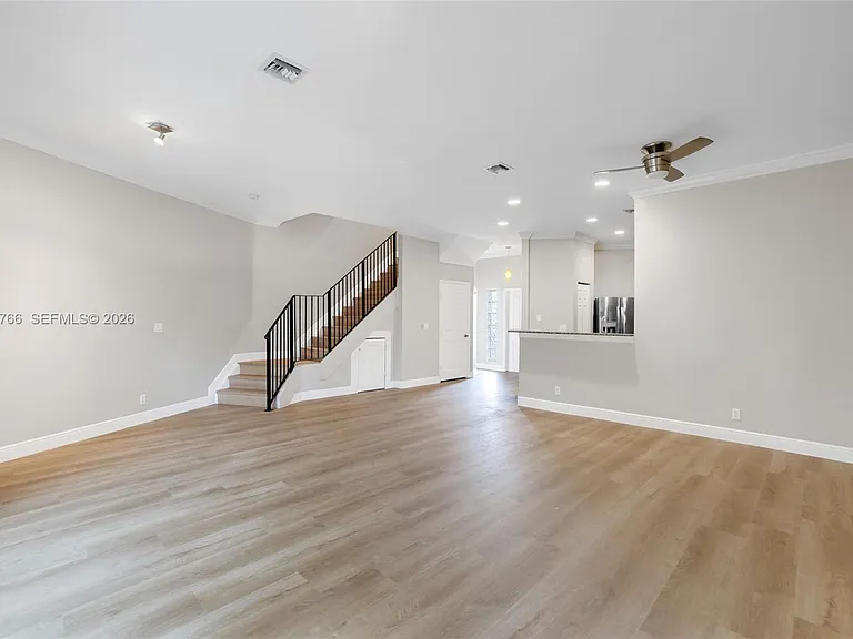 2929 SW 18th Ter — Photo 10