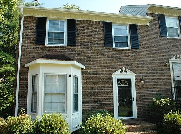 Close to Elm Hill Marina, Opryland, Downtown and Interstates