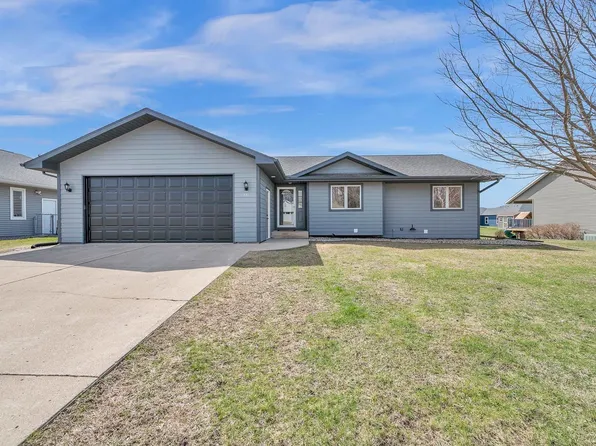 841 29th St, Spirit Lake, IA 51360