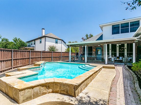 2nd image of 1702 Bluffview Ln