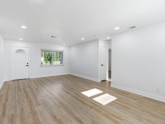 4th image of 12760 118th St