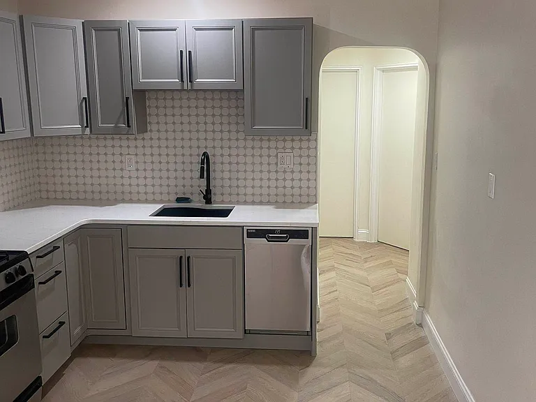 367 E 34th St #1 — Photo 9