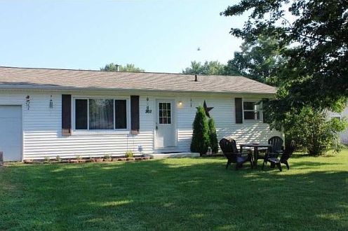 1st image of 202 Center Dr
