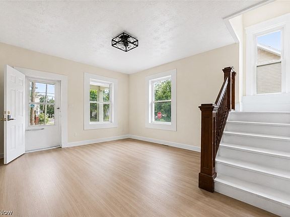 4th image of 930 Johnston St