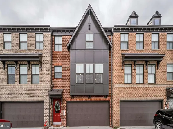 8122 Bock Farm Pl, Alexandria, VA 22306