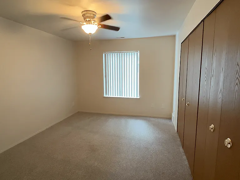 Lakeside Village Apartments — Photo 127