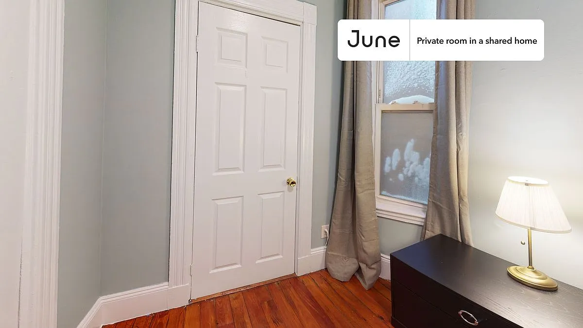 Full bedroom in 4 bed/1.5 bath home in Allston #835 A — Photo 3