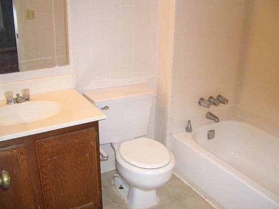 5th image of 2920 Lexington Trace Dr SE