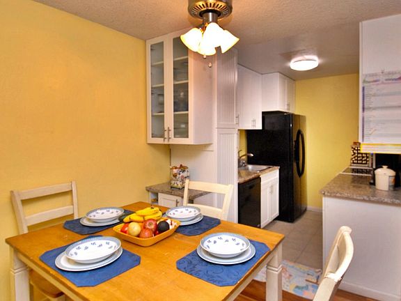 3rd image of 413 Piccadilly Pl APT 12
