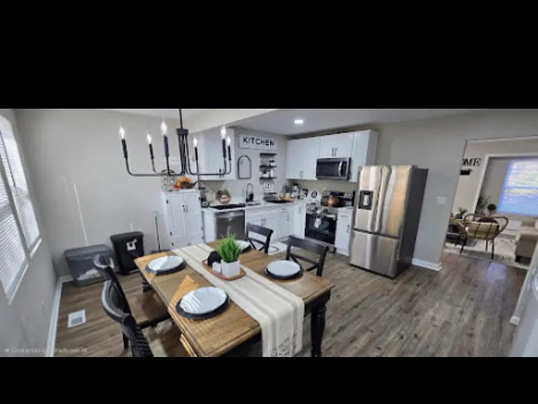 2115 Randolph Cir NW — Photo 3