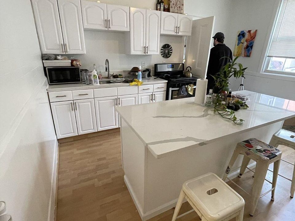 1st image of 112 Waterman St #2