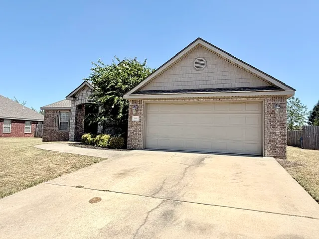 3 bed, 1800 sqft, $1,895 — Photo 3