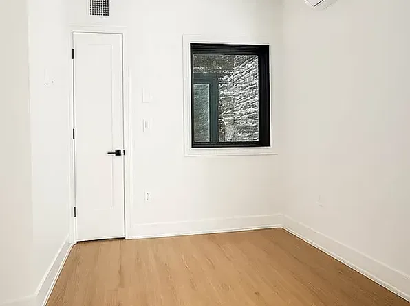 307 West 39th Street image 8 of 9