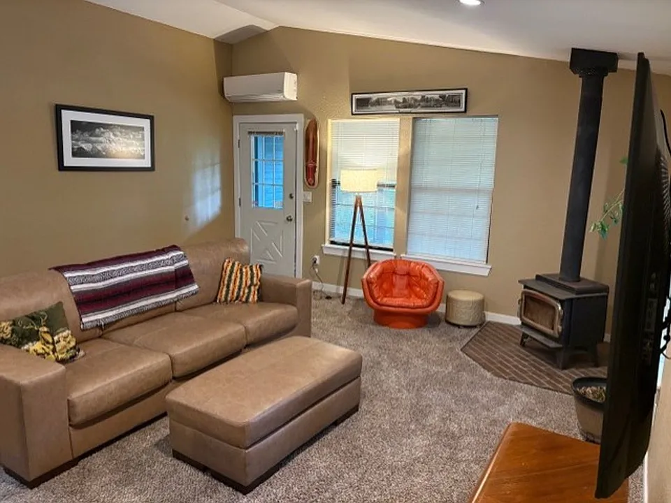 1255 Bay Loop SW