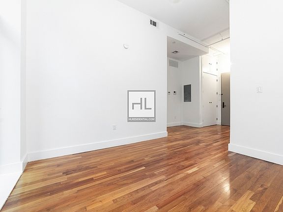 4th image of 178 Bainbridge St #109