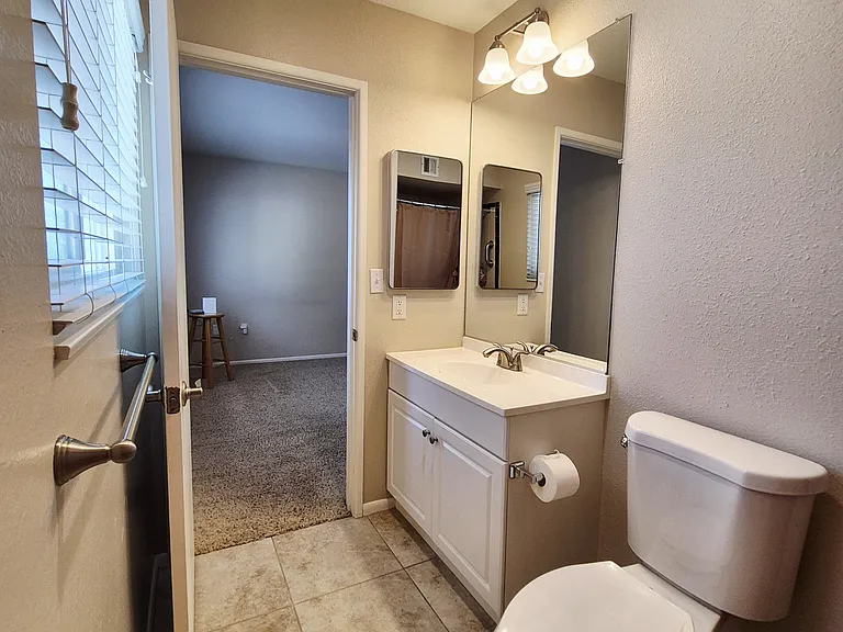 Thornhill Dr — Photo 17