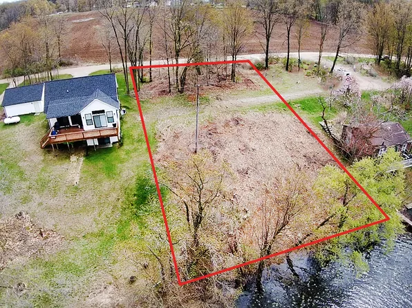 2686 W Geneva Lake Dr, Shelbyville, MI 49344