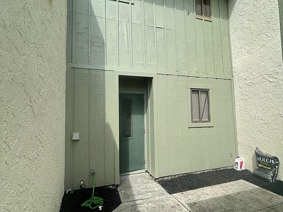3rd image of 12 Saint Andrews Ct