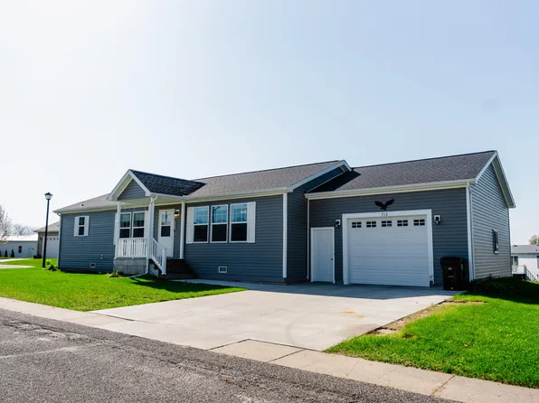 712 Peach Ln, Fremont, MI 49412