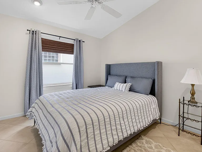 5256 Glenville Dr — Photo 36