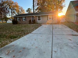 2213 Sparrow Rd, Chesapeake, VA 23320