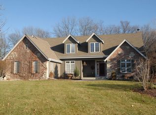 4570 S Mary Ln, New Berlin, WI 53151