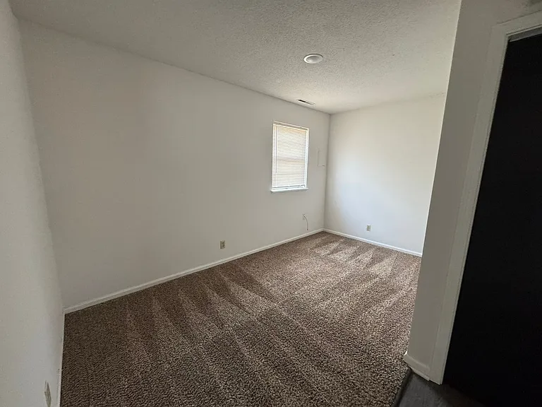 560 N East Park Ln — Photo 20