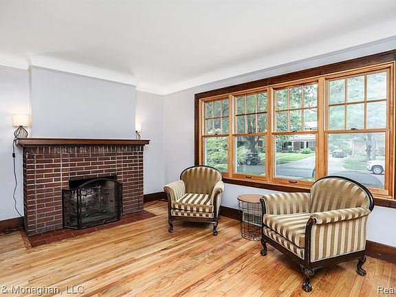 3rd image of 878 Saint Clair St