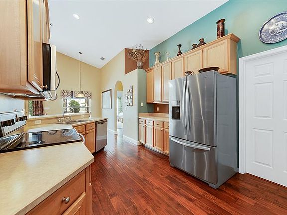 3rd image of 14345 Viburnum Ln