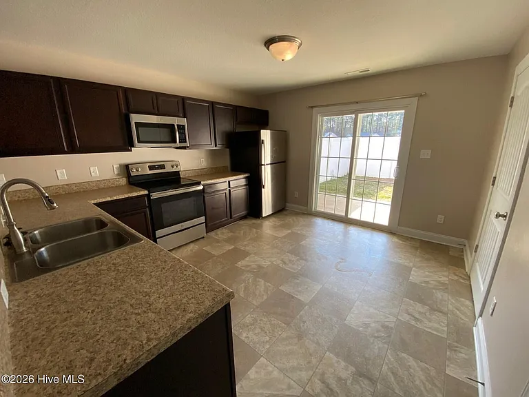 127 W Murrow Ln — Photo 3