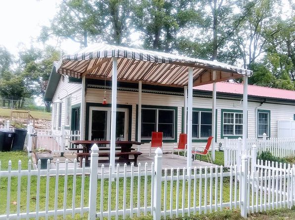 1524 W Pittsburgh St, Scottdale, PA 15683