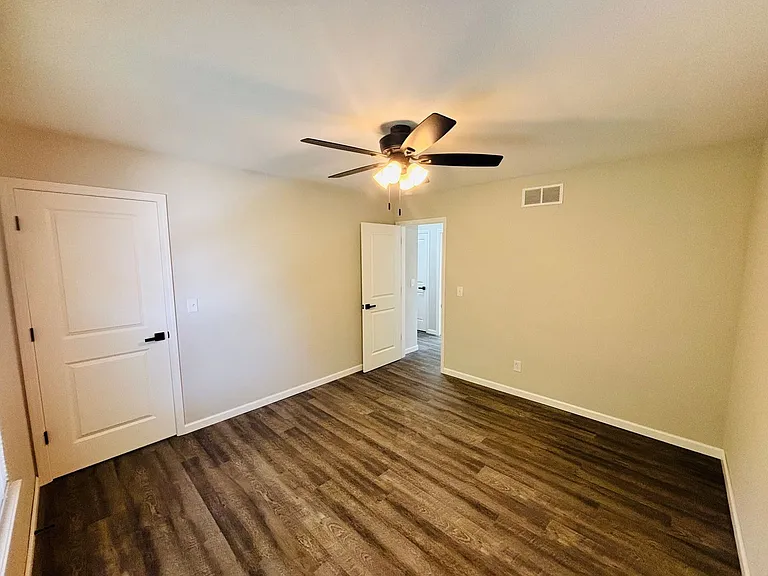 101 N Oak St #10 — Photo 16