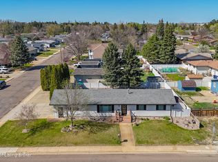 1254 Fairway St, Dickinson, ND 58601